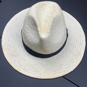 Aritzia alxiliary straw hat